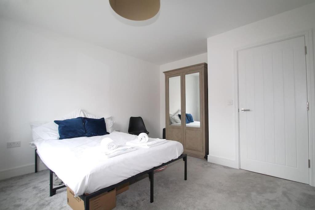 Villa Beaulieu Park - Sleeps 10 - Chelmsford à Broomfield  Extérieur photo