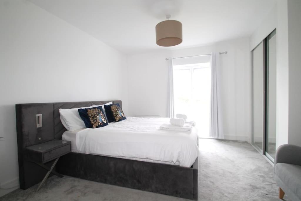 Villa Beaulieu Park - Sleeps 10 - Chelmsford à Broomfield  Extérieur photo