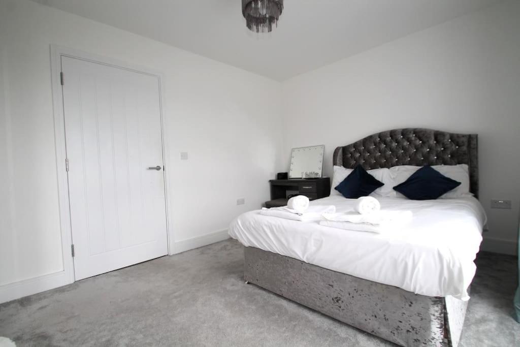 Villa Beaulieu Park - Sleeps 10 - Chelmsford à Broomfield  Extérieur photo