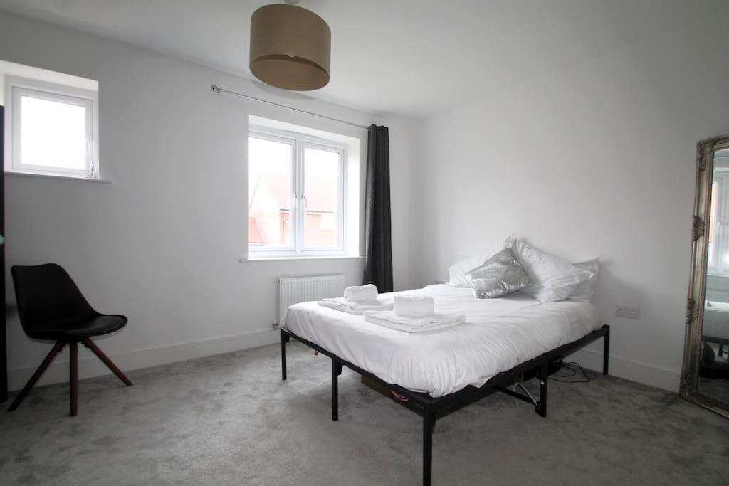 Villa Beaulieu Park - Sleeps 10 - Chelmsford à Broomfield  Extérieur photo