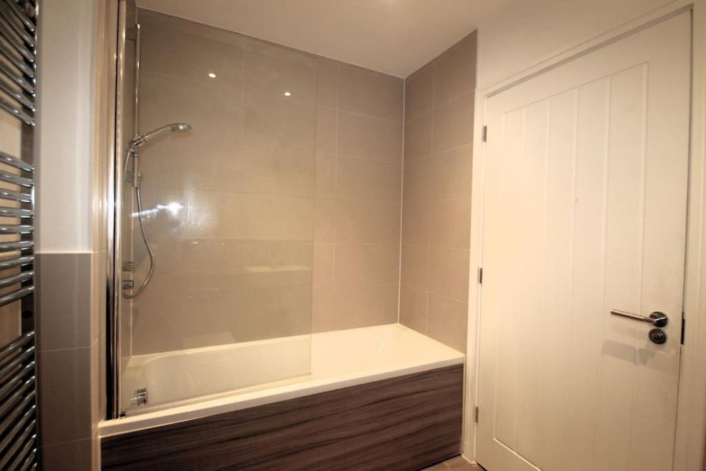 Villa Beaulieu Park - Sleeps 10 - Chelmsford à Broomfield  Extérieur photo